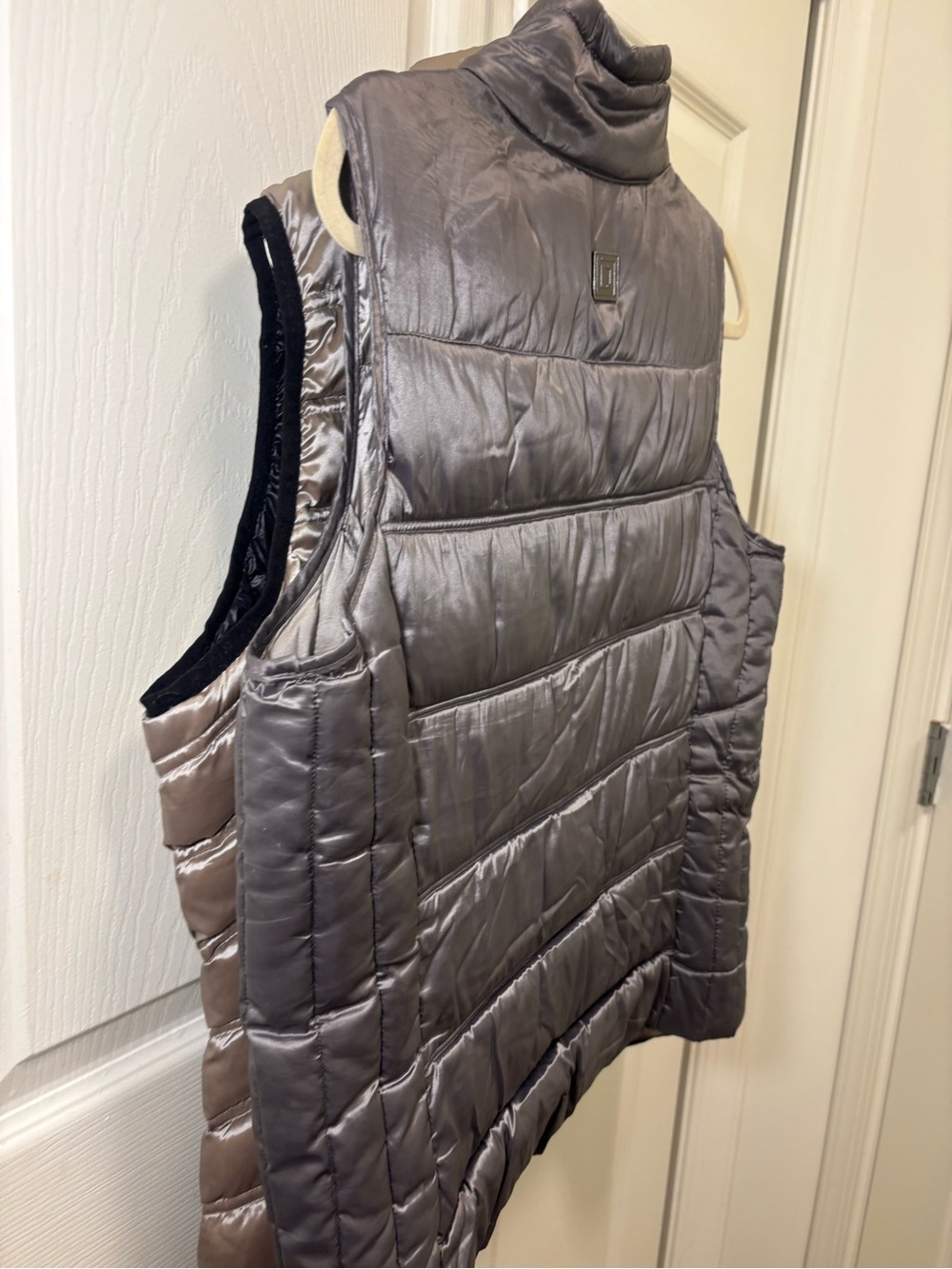 2 Quilted Puffer Vests - Sleeveless #vests #fall #sizelarge #lizclaborne #marcNY
